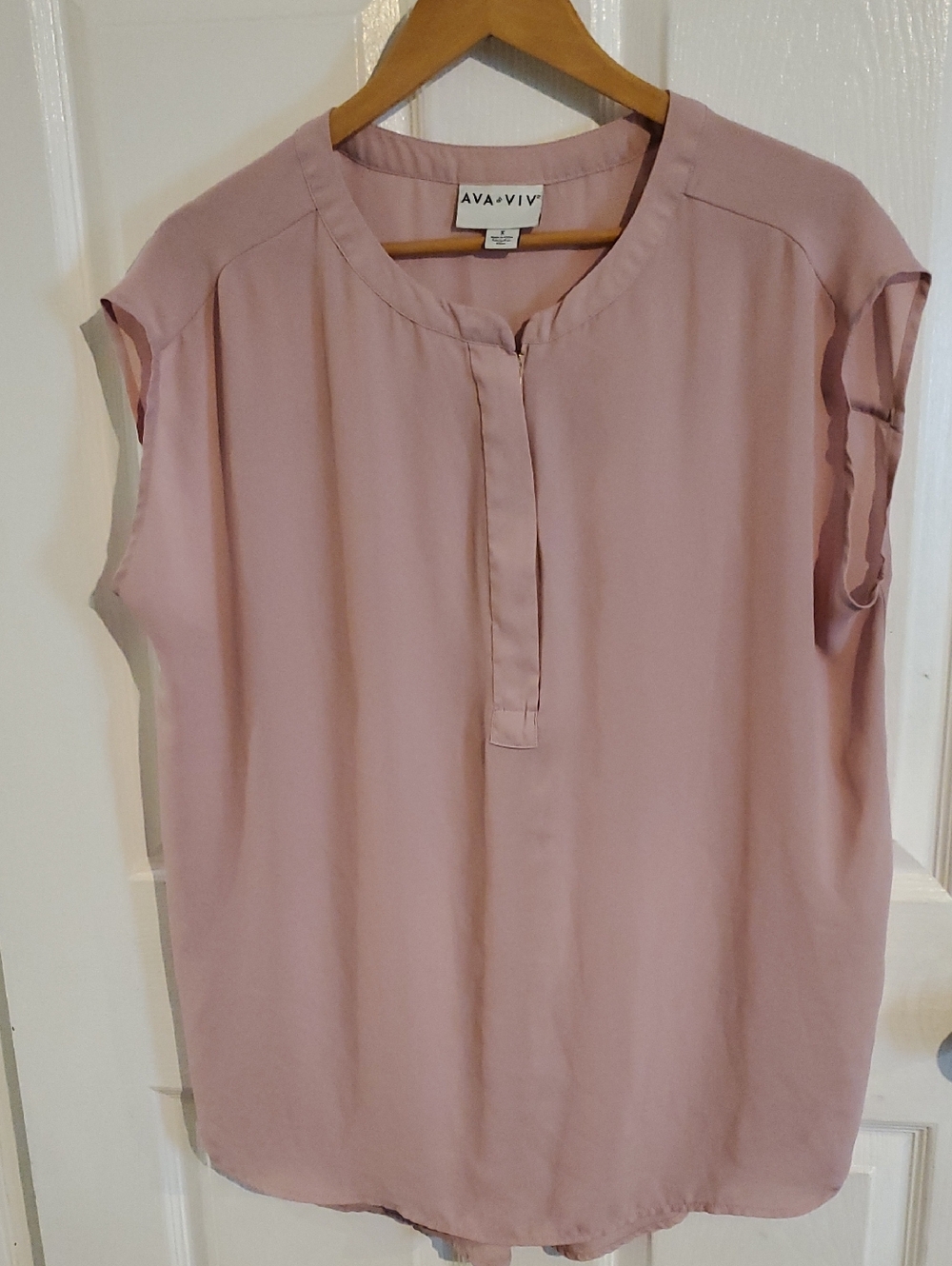 Ava & Viv Blush Pink Sleeveless Notch-Neck Pullover Top